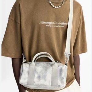 Stylish Gray / White Women/ Men’s Bag🤍